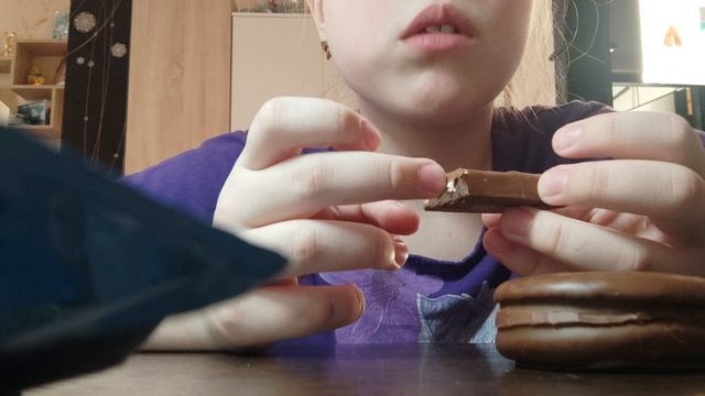 Асмр мармеладный глаз, мармеладки в форме бегемота фруктовый микс, шоколадка со вкусом ваниля и пече