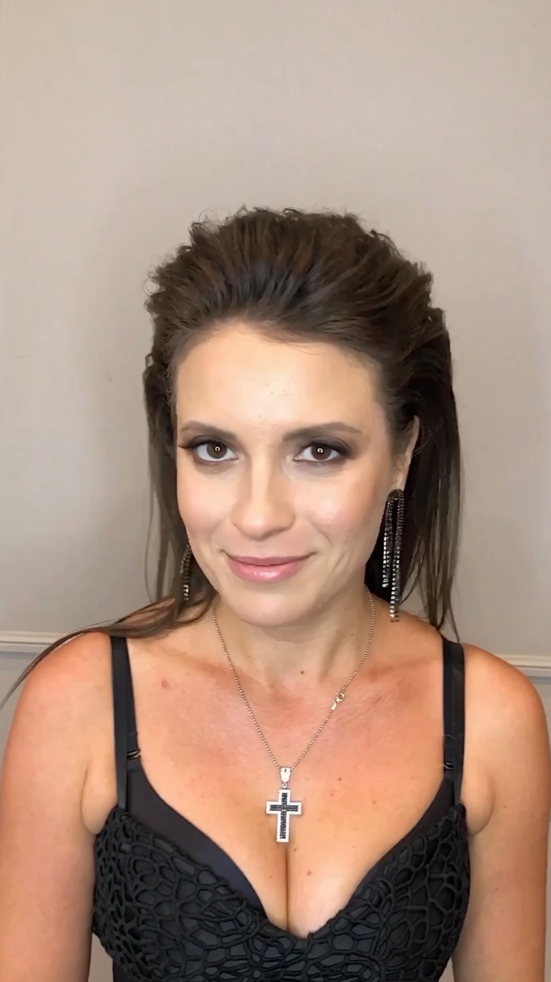 Кажется, что с тонкими волосами невозможно создать роскошную гриву с объёмом у корней.