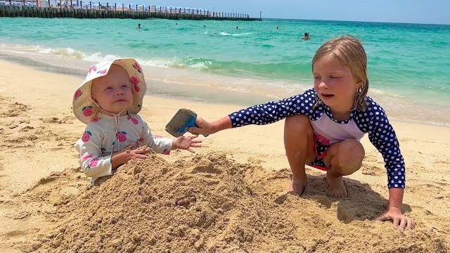 СОФУНЬЯ ШАЛУНЬЯ - СОФИЯ И НИКА СОБИРАЮТСЯ НА ПЛЯЖ.