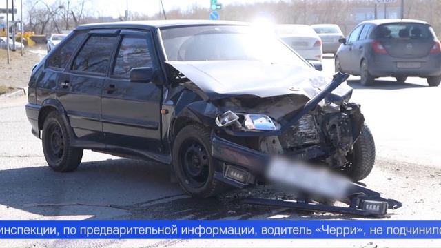 В Первоуральске на перекрёстке улицы Вайнера и переулка Клиентского столкнулись два автомобиля