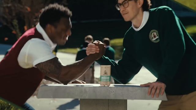 Меган Фокс стала профессором запаха в ироничной рекламе мужских дезодорантов Dr. Squatch