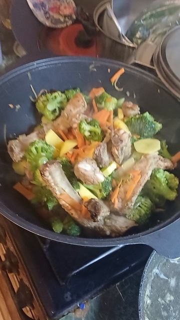 свиные ребрышки с овощами