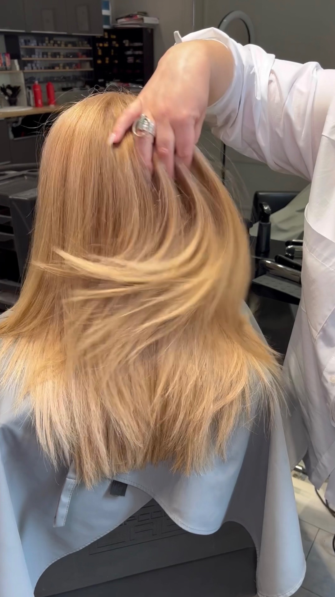 Стрижка «Каскад» с плавным переходом создаёт лёгкость и естественный объём