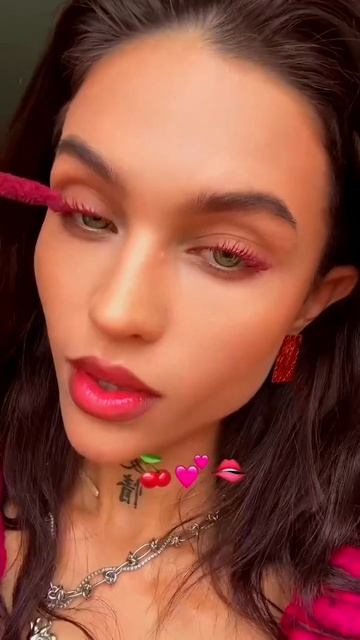 Розовый макияж