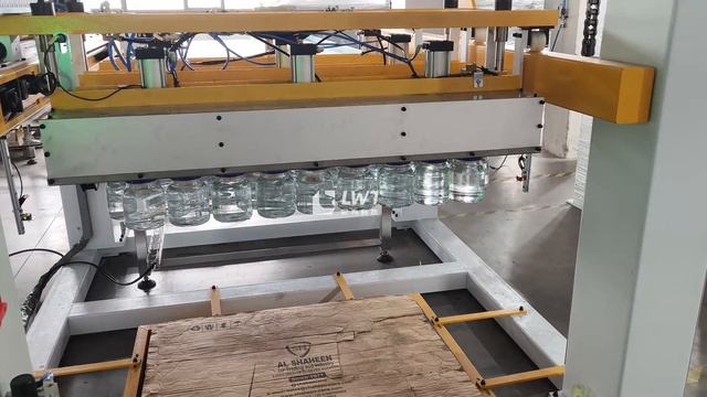 Депаллетайзер для заполненных банок (стеклянные бутылки)