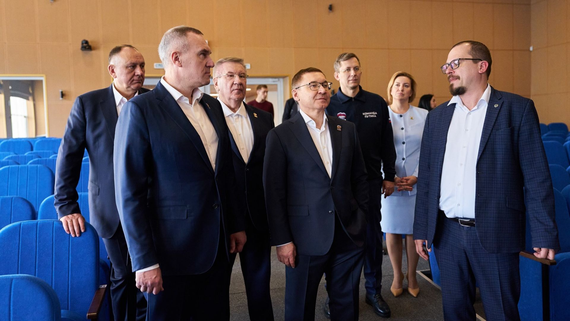 Владимир Якушев осмотрел новую школу в Ханты-Мансийске