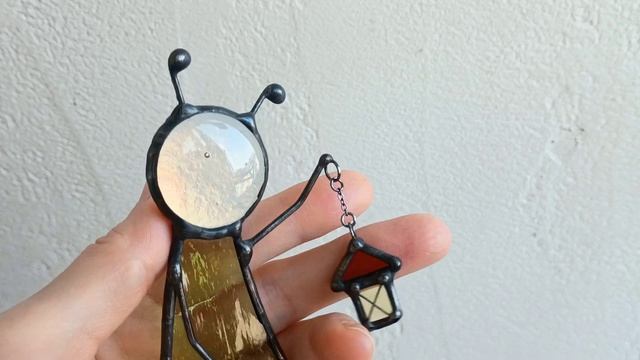 Хранитель с фонариком. Витраж в цветочный горшок
.