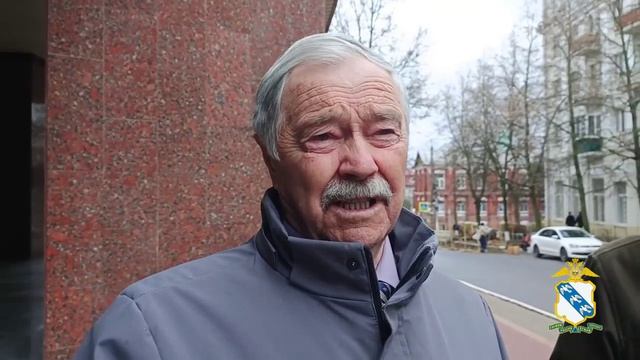 В Курске ветераны МВД России помогли сотруднику полиции задержать злостного нарушителя ПДД