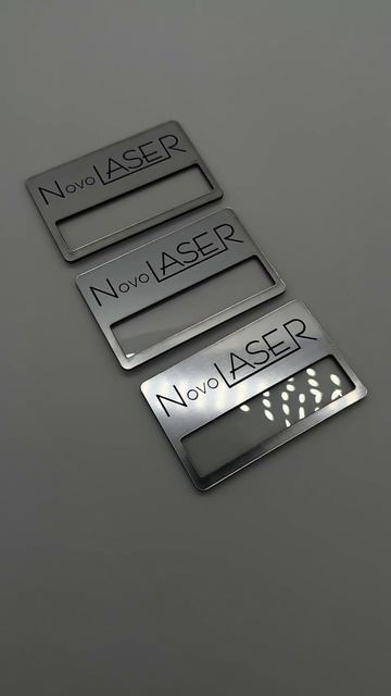 Бейджи из серебряного пластика