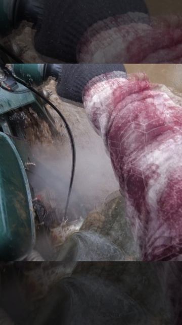 Полноприводный мотоцикл в весеннем лесу №284в