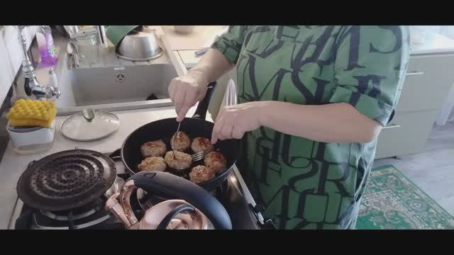 Жизнь на пенсии. Посеяла капусту, теплые грядки. Приготовила обед.