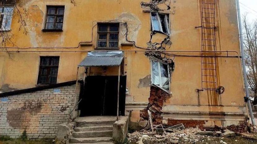 Режим ЧС ввели в нижегородской Балахне из-за опасности обрушения жилого дома