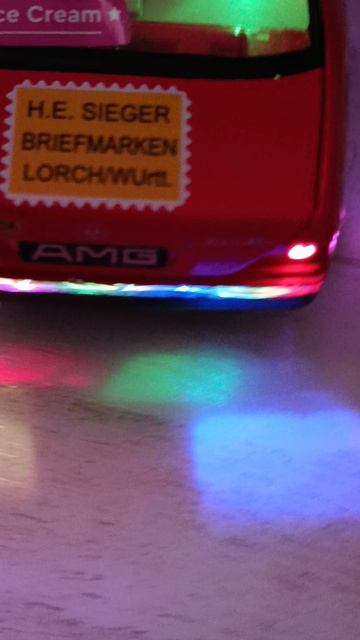 крутая игрушечная машинка