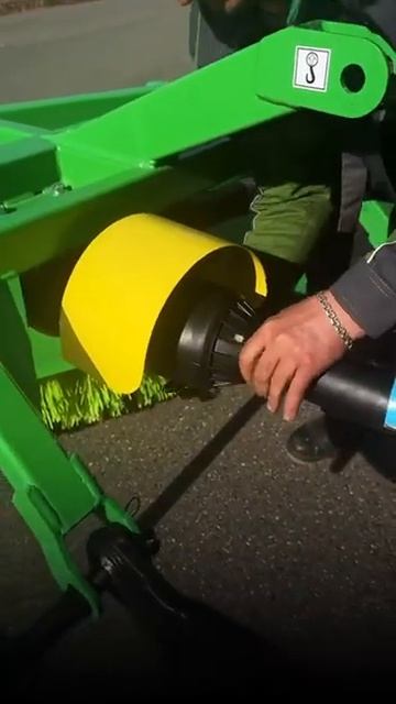 Монтаж щетки коммунальной Kerland МП2000 #трактор #щетка #минитрактор #беларусь #брест