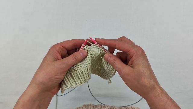 Прибавки из нижнего ряда спицами — как делать аккуратно и без дырочек