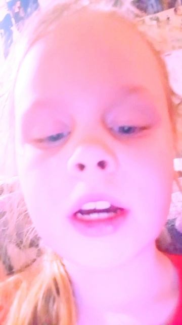 берите звук моего трека пушистая лапка буду замечать всех и буду радоваться вашими видео