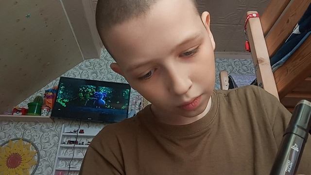 рисую смайлик😑