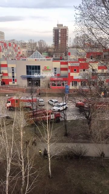 🔥 Пожарные приехали к ТЦ «Велес»  Присоединяйся к каналу по ссылке: Https://max.ru/i_love_ulyanovsk