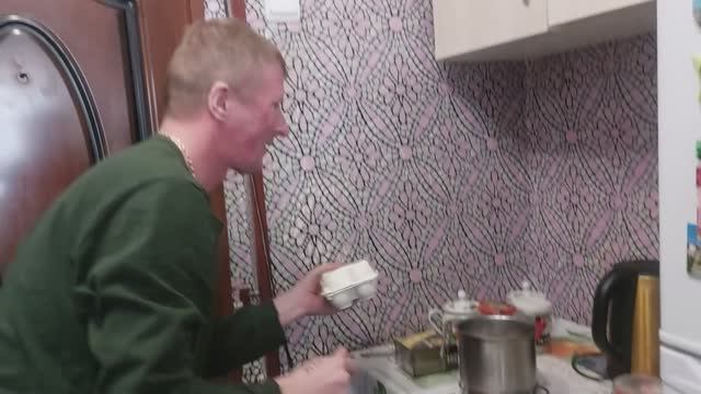 Алексей готовится к Радонице.