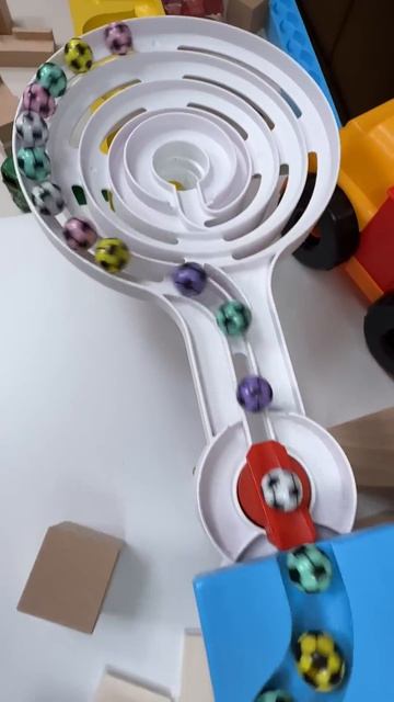 Гонка шариков 🔵 Кто победит? 🚚🏁 Очень залипательно! 😍