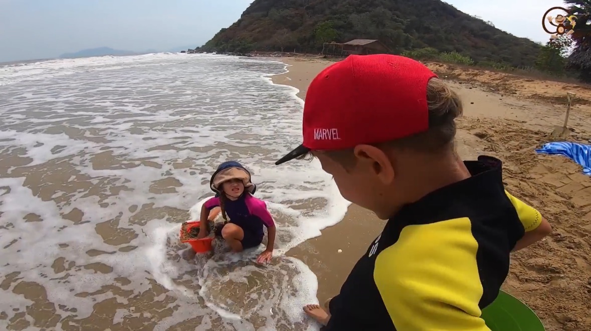 Бассейн в песке 🏖️ игра для детей🫶🏽