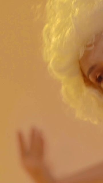 Шоу «Раздевайся и качай», вдохновленное аэробикой прошедших лет