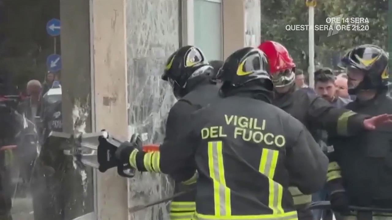 В Неаполе преступники захватили банк, в Лондоне целью грабителей стал ломбард