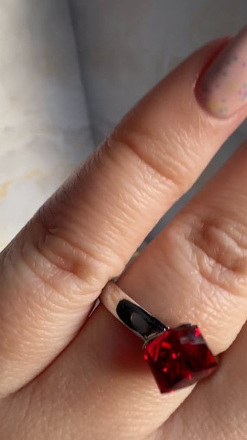 Разъёмный перстень с красным кубиком-кристаллом Сваровски (16-20), Xuping Jewelry