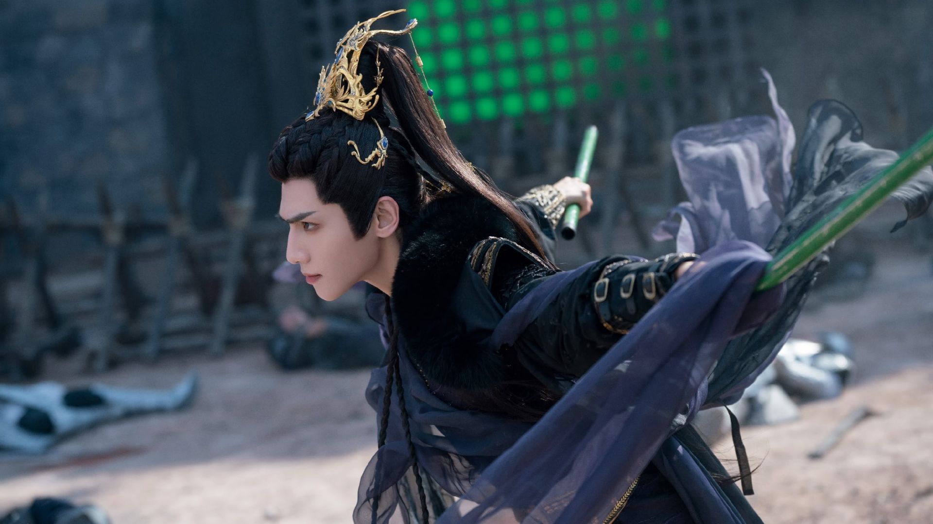 Светлый пепел луны, за кадром