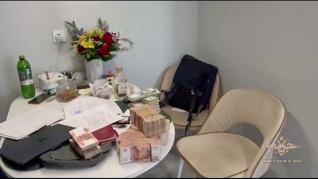 Столичная полиция пресекла деятельность группы банкиров-нелегалов,обналичивших около 2,5 млрд рублей