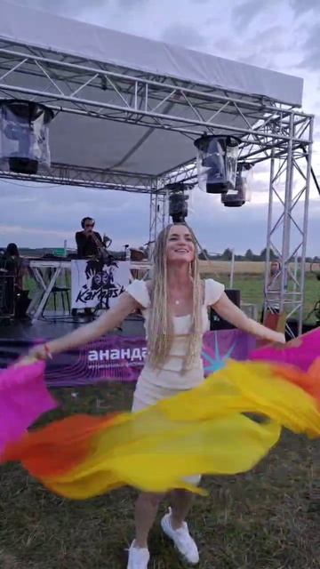 Впечатлени которые рождаются с танце с веерами