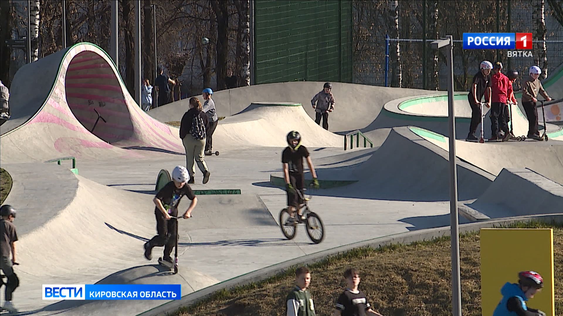 В парке Кирова начали работать спортивные площадки