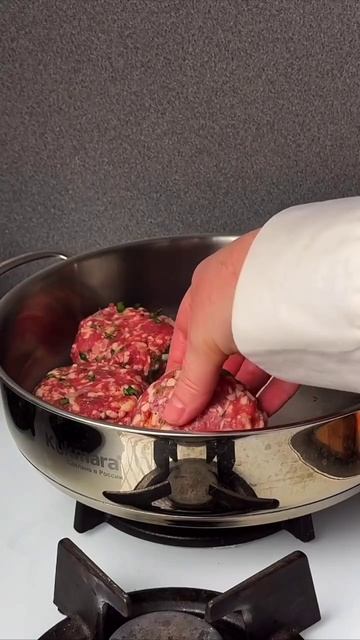 Котлеты с сыром и перепелиным яйцом 🧆