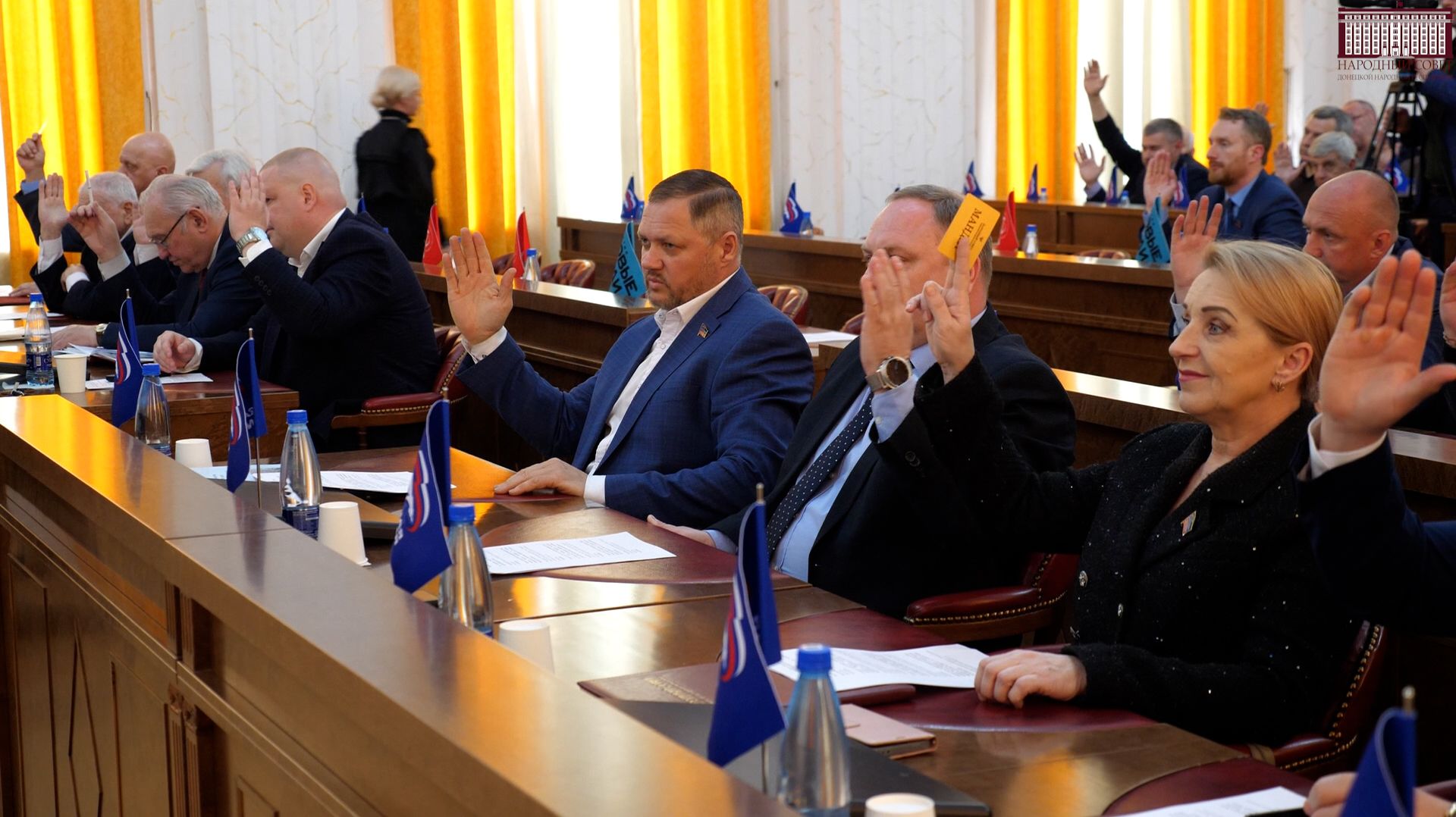 Состоялось пленарное заседание Народного Совета ДНР