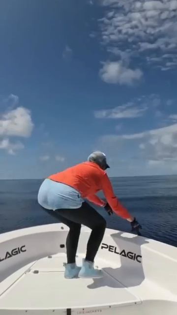 Не берите лучше девушек на рыбалку 😆