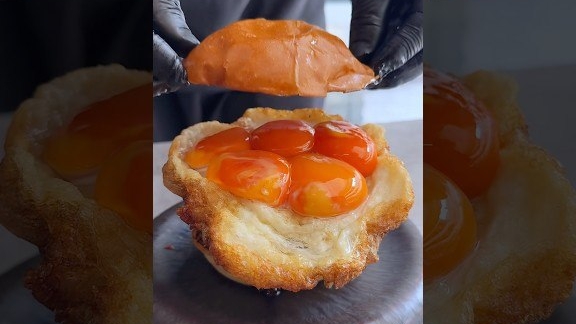 Гамбургер с яйцом и говядиной Вагю