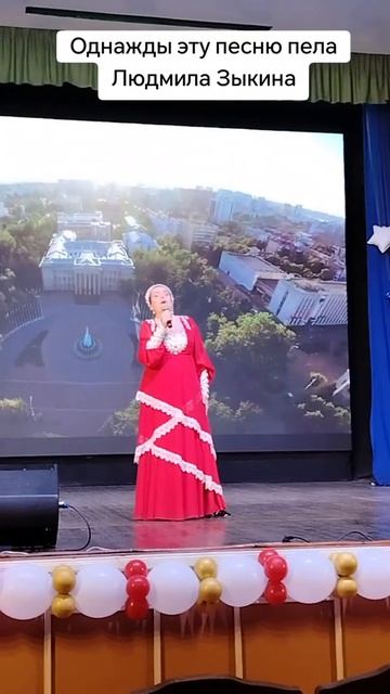Лидия Музалёва-течёт река волга, песня Людмилы Зыкиной.
