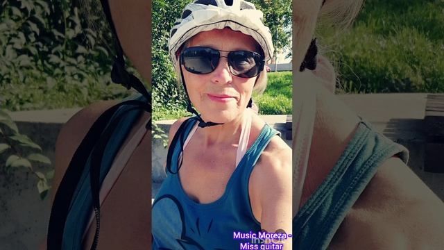 Music Moreza Miss Guitar.