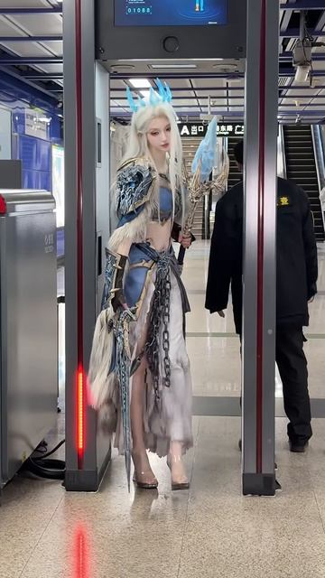 Какого роста Сяо Юэюэ, если смотреть на неё со стороны?