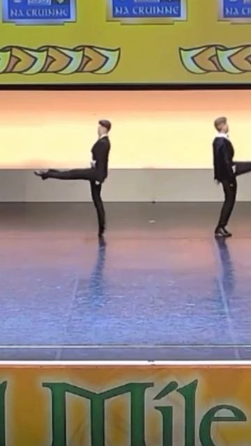 потрясный попрыгунчик😅😅😅