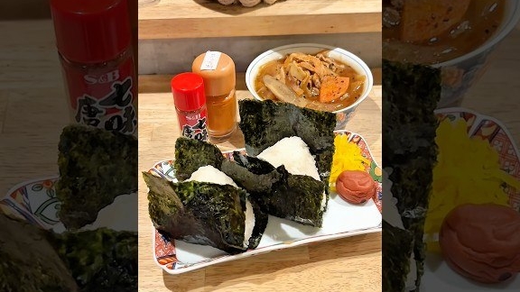 Онигири, приготовленные с любовью по рецепту знаменитого шеф-повара из Нагои, и мисо-суп со свининой