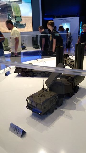 Макет пусковой установки ракетного комплекса С-400 Триумф