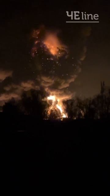 🛩️💥🇺🇦Ночью в Чернигове оооочень сильно куда-то прилетело…