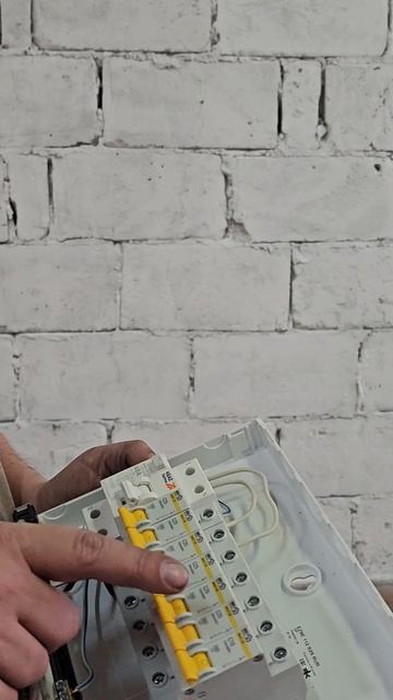 Продолжаем делать ремонт в нашей студии своими руками