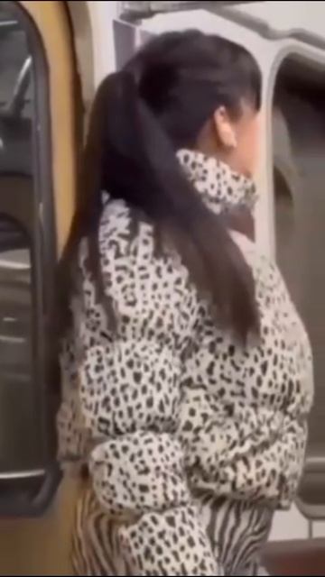 Говорят, вино проблем не решит. Можно подумать, что кефир решит! Вино хотя бы старается...