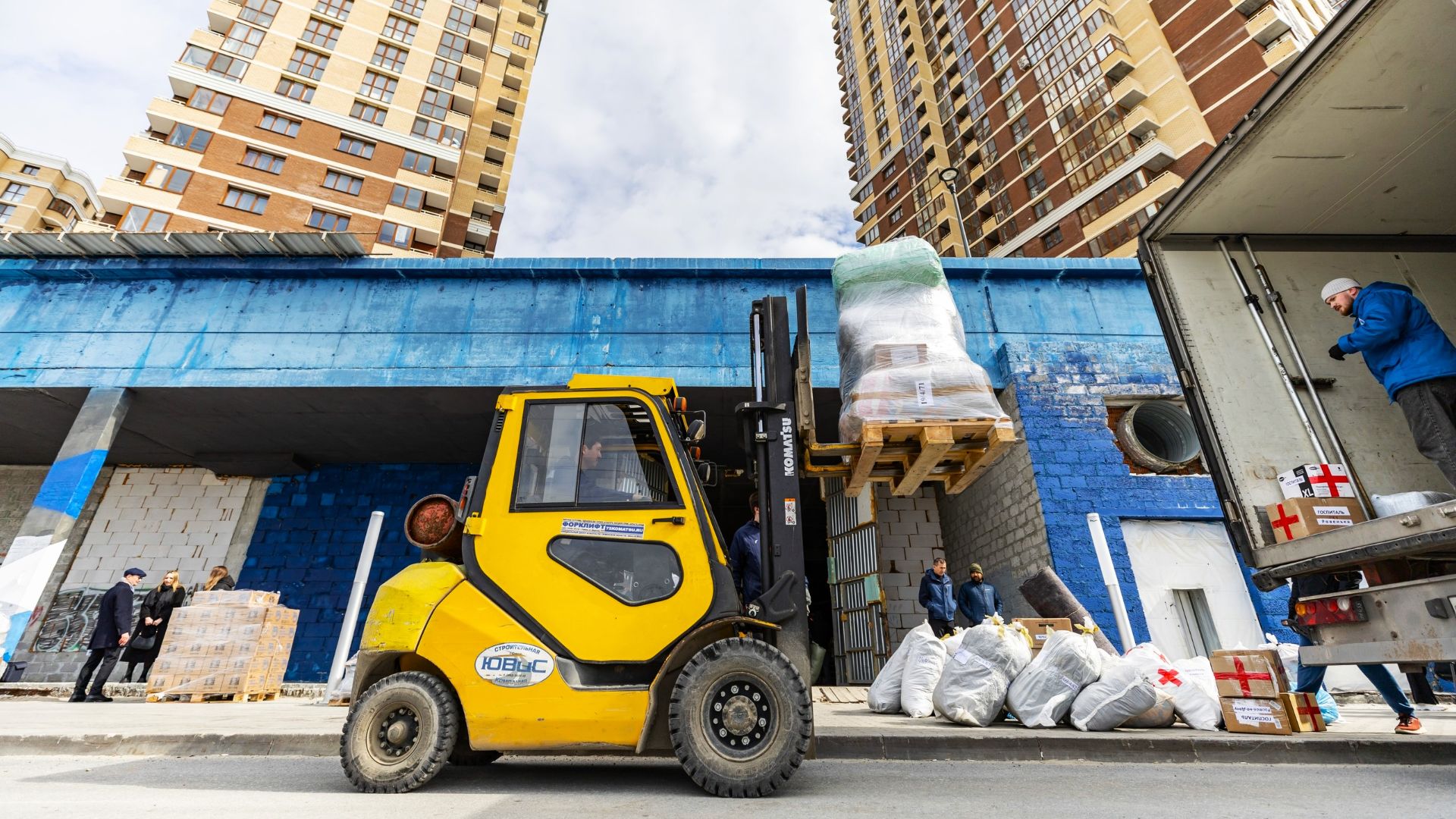 Сургутские волонтёры отправят военнослужащим посылки к 9 мая