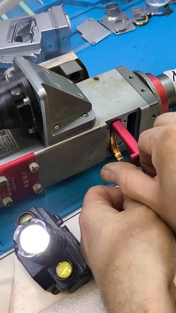 Голова лазерной сварки LZW-D60 после наработки менее 30 минут. Состояние оптики.