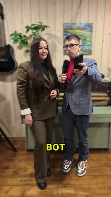 Что девушка носит каждый день, а снимает один раз в год?Сколько ног у паука?Из чего делается шоколад