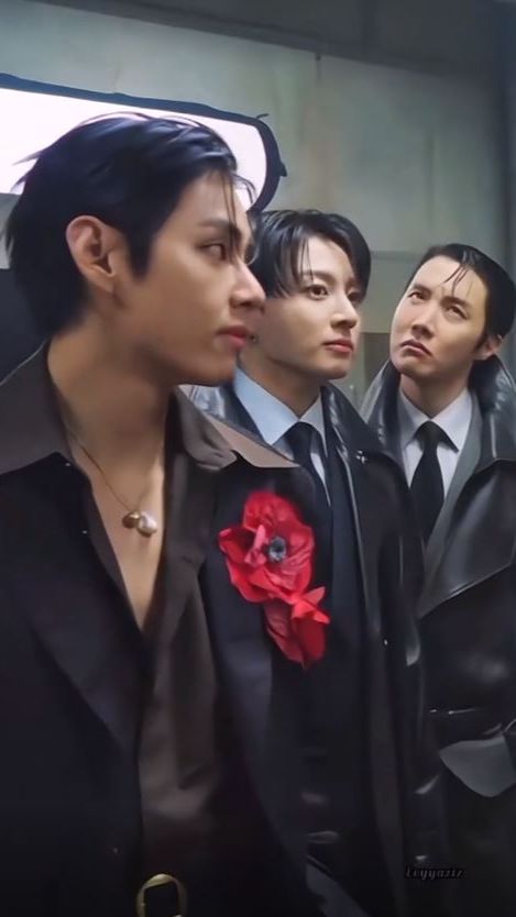 МНЕ КАЖЕТСЯ ОНИ ТАК И НЕ ПОВЗРОСЛЕЛИ....