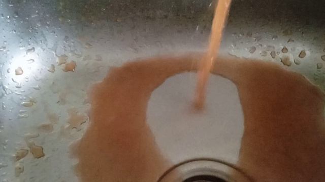 Вода  бушует